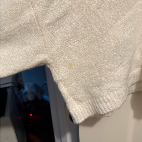 White Cropped Sweater - Picture 3 of 3